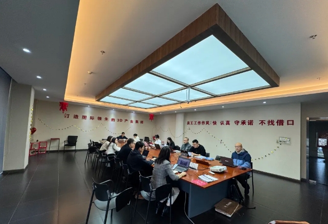 為深入貫徹中共中央、國(guó)務(wù)院印發(fā)的《國(guó)家標(biāo)準(zhǔn)化發(fā)展綱要》，落實(shí)加快數(shù)字化發(fā)展、建設(shè)數(shù)字中國(guó)的戰(zhàn)略部署，和《上海市全面推進(jìn)城市數(shù)字化轉(zhuǎn)型“十四五”規(guī)劃》，推進(jìn)上海城市數(shù)字化轉(zhuǎn)型標(biāo)準(zhǔn)化建設(shè)，數(shù)造科技積極響應(yīng)這一號(hào)召，成為上海市浦東新區(qū)第一批試點(diǎn)數(shù)字化改造企業(yè)之一，并順利通過(guò)驗(yàn)收。  圖片  圖片  圖片  圖片  圖為上海市城市數(shù)字化轉(zhuǎn)型工作領(lǐng)導(dǎo)小組部分領(lǐng)導(dǎo)和南匯工業(yè)園區(qū)領(lǐng)導(dǎo)、上海數(shù)造領(lǐng)導(dǎo)班子成員參加數(shù)字化改造驗(yàn)收答辯  圖片  參觀上海數(shù)造大廳的數(shù)字化制造“黑湖小工單”生產(chǎn)工序看板  數(shù)造科技自成立之初，創(chuàng)始人趙毅博士就以“數(shù)造”為企業(yè)命名，蘊(yùn)含數(shù)字化制造和變革的深遠(yuǎn)意義，與此時(shí)政府推進(jìn)聚焦制造業(yè)與數(shù)字化改造深度融合。未來(lái)，數(shù)造科技將不斷提升公司智能化、數(shù)字化、信息化改造力度，全面提升公司綜合管理和運(yùn)營(yíng)水平，著力實(shí)現(xiàn)智能制造高質(zhì)量發(fā)展。